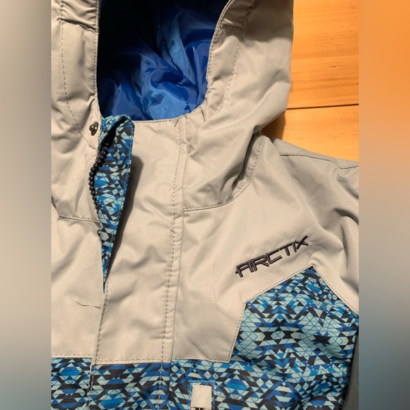 Boys winter jacket - Picture 2 of 3